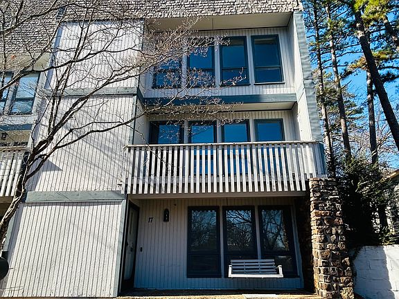 3rd image of 17 Dogwood Dr