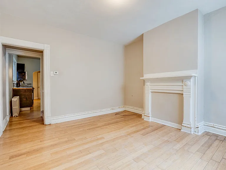12 E Sycamore St — Photo 3