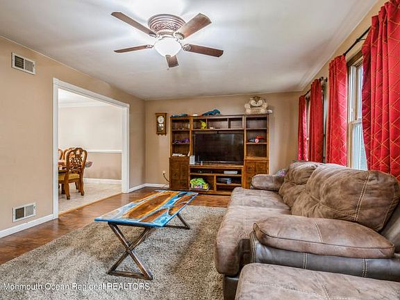 4th image of 2 Blanche Dr