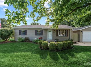 203 Basswood Dr, North Aurora, IL 60542