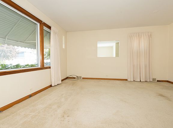 2nd image of 3435 N Oketo Ave