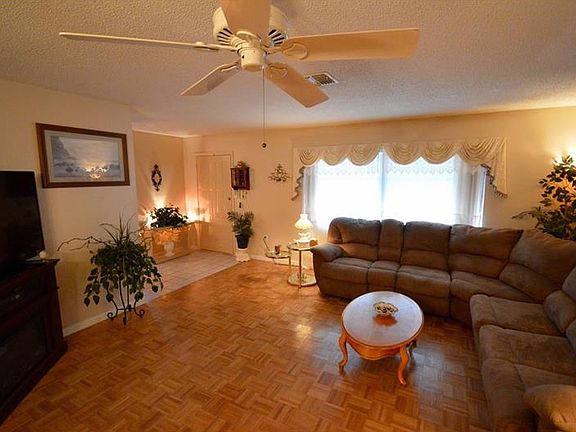4th image of 811 Sweetbrier Dr