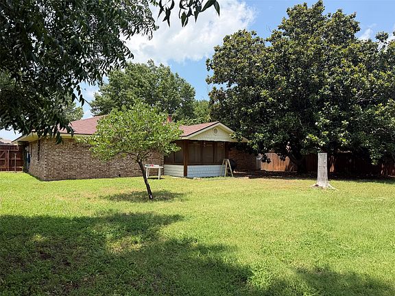 2nd image of 114 Chaparral Dr