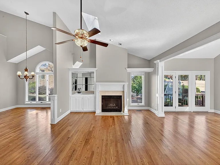 205 Club Villa Dr W — Photo 8