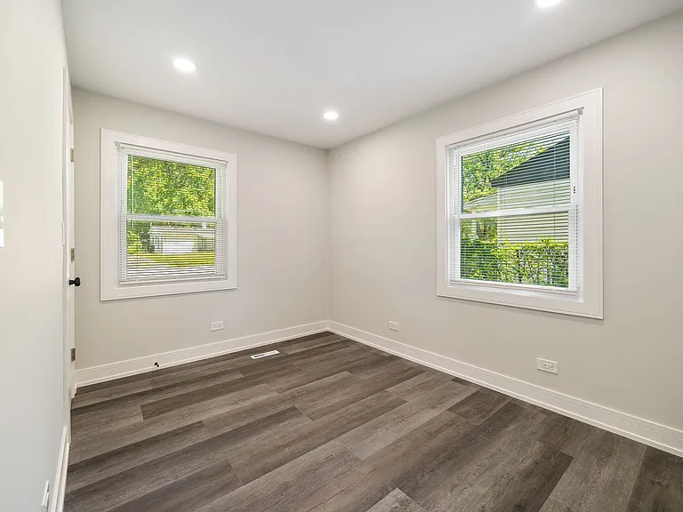 16752 Artesian Ave — Photo 9
