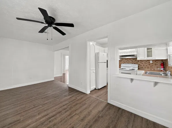606 W 7th St, Freeport, TX 77541