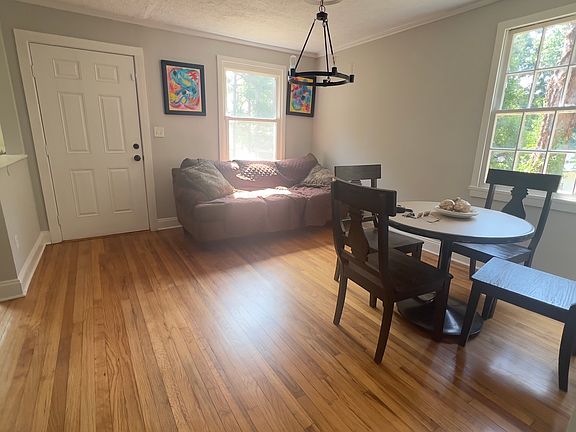 3rd image of 740 Casplan St SW