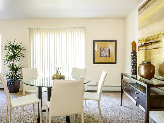 4th image of 856 Macarthur Ave #D