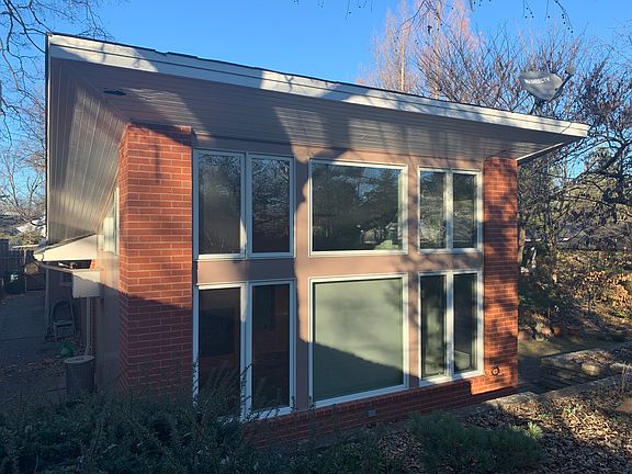 4th image of 1326 Beverly Ave
