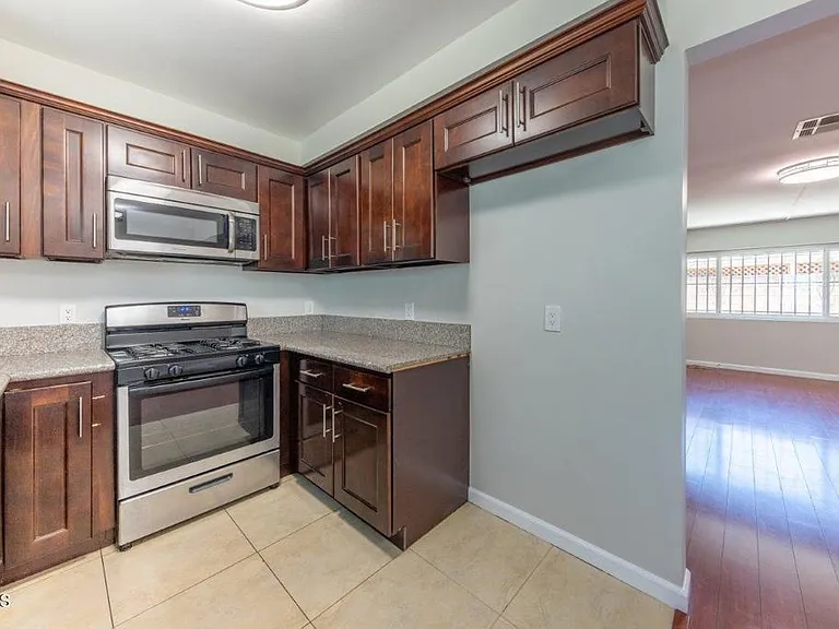 6741 Nagle Ave — Photo 4