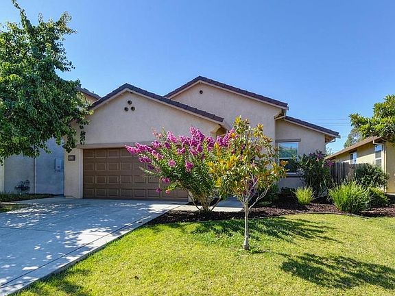 3rd image of 9558 Blue Mountain Way