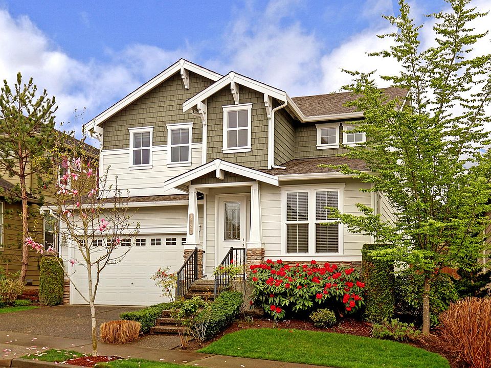 Great Issaquah Highlands location. Craftsman style 2-story home with 3 bedrooms, main floor den, upstairs bonus