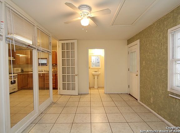5th image of 234 E Woodlawn Ave