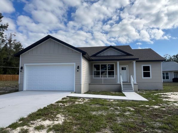 200 SW Rose Pointe Pl