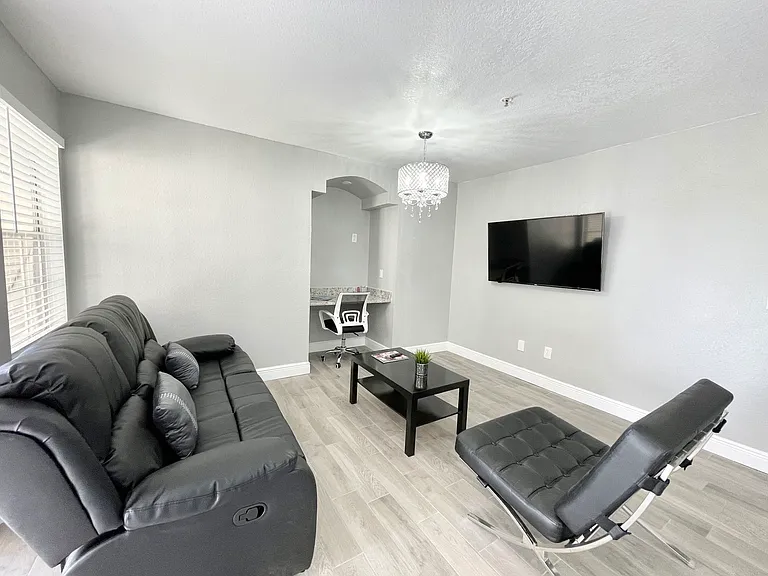 7210 Westpointe Blvd — Photo 1