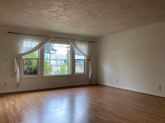 Spacious living room