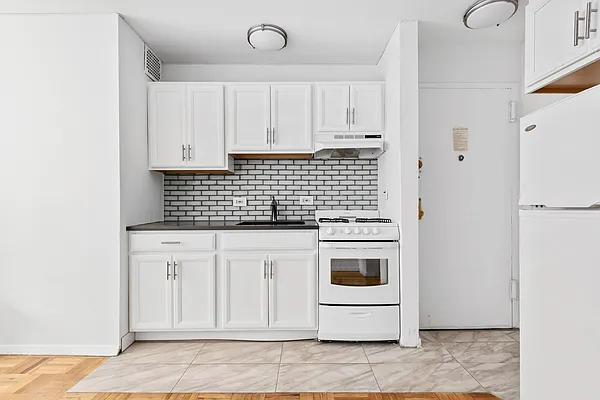 Rented by Compass | media 19