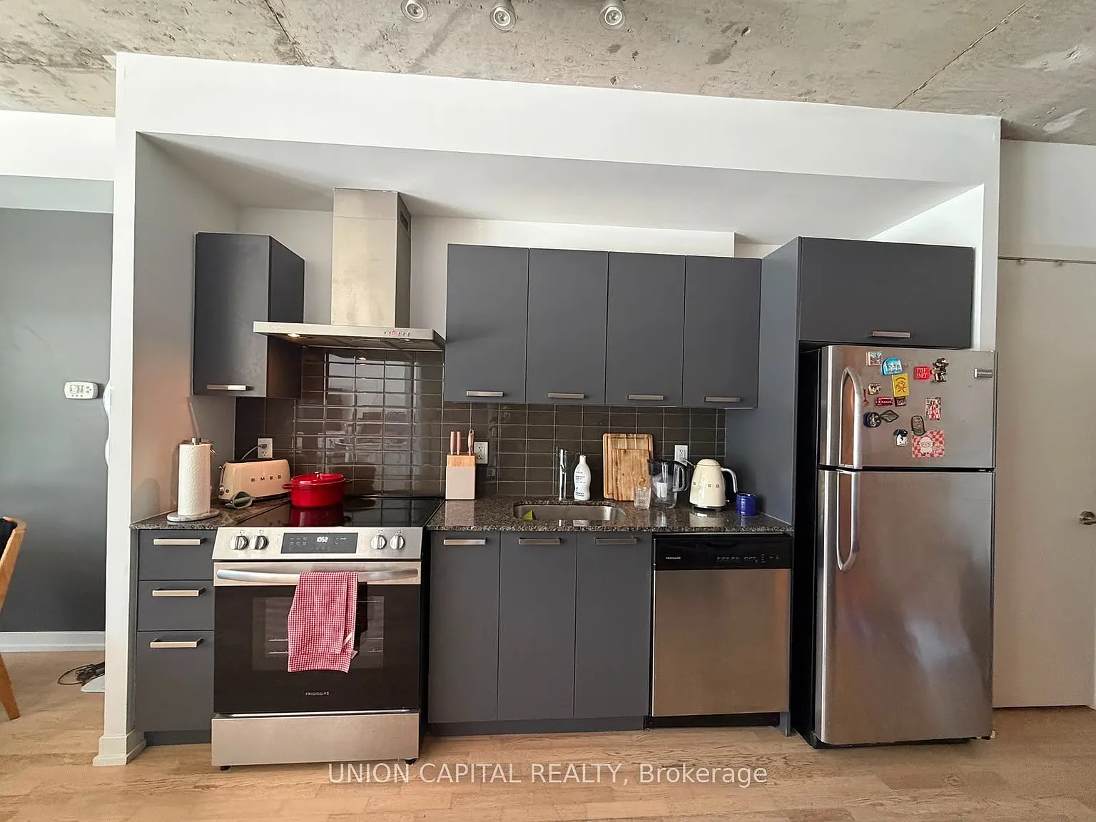 Six50 King — Photo 4