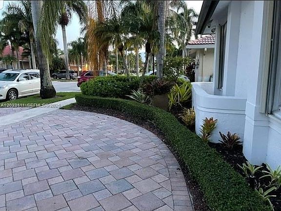 4th image of 28 NW 108th Way