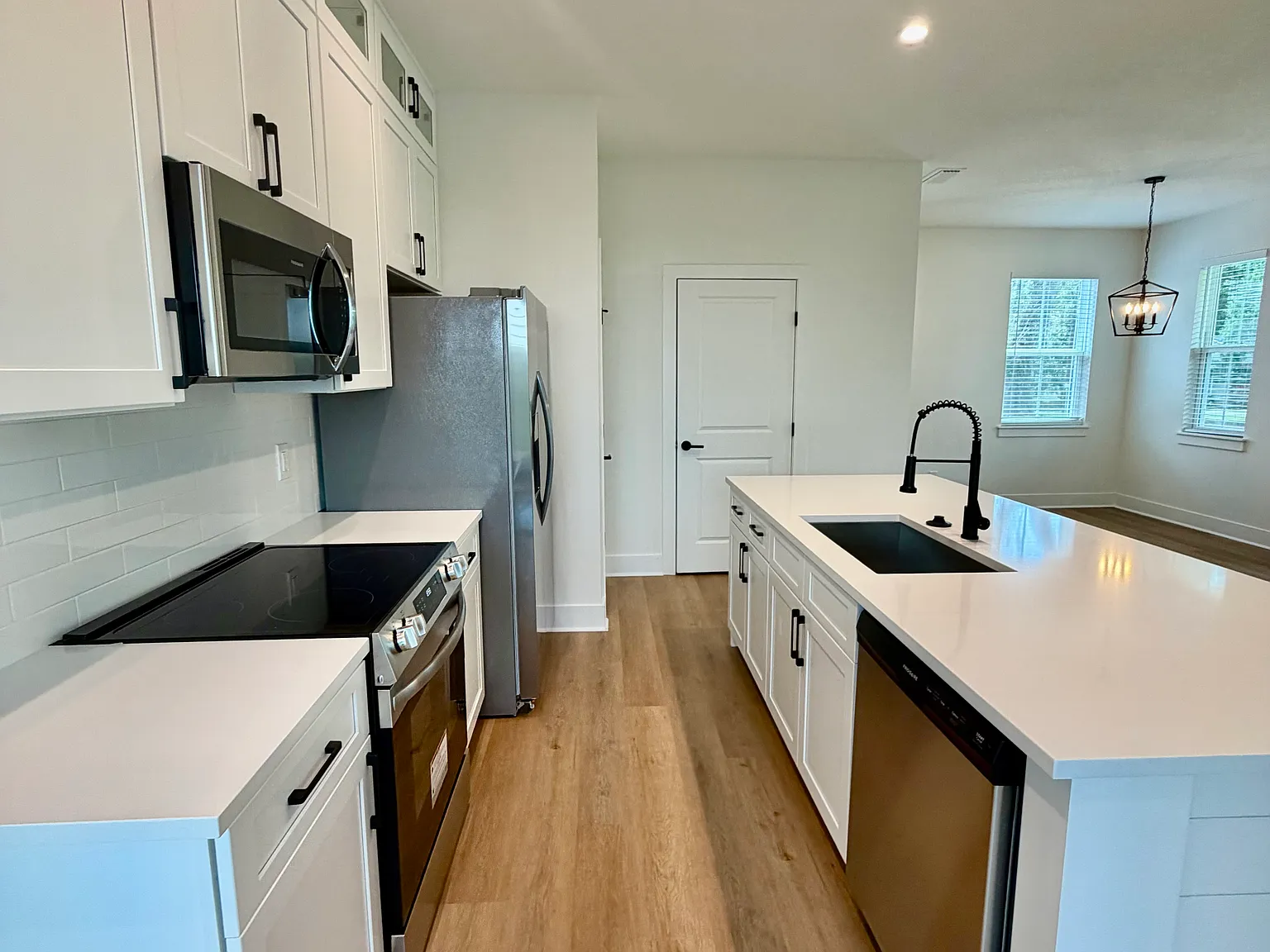 3 bed, 2.5 bath, 1751 sqft, $3,400 — Photo 3