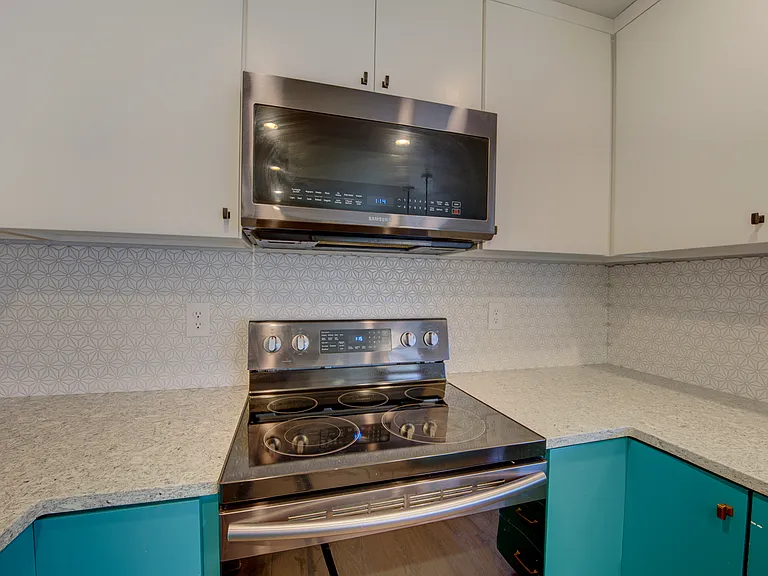 2034 S Division Ave — Photo 16