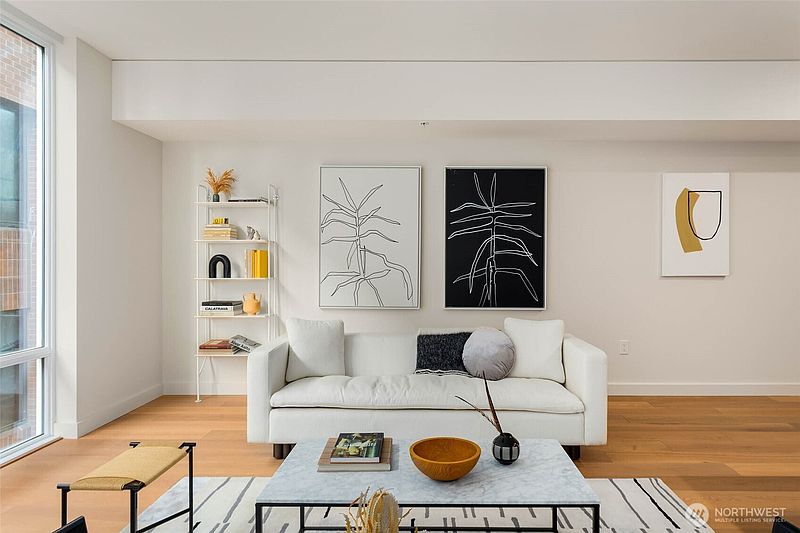 5th image of 121 Stewart Street #1305