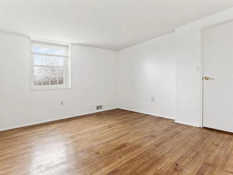 1615 Wycliffe Ave — Photo 9