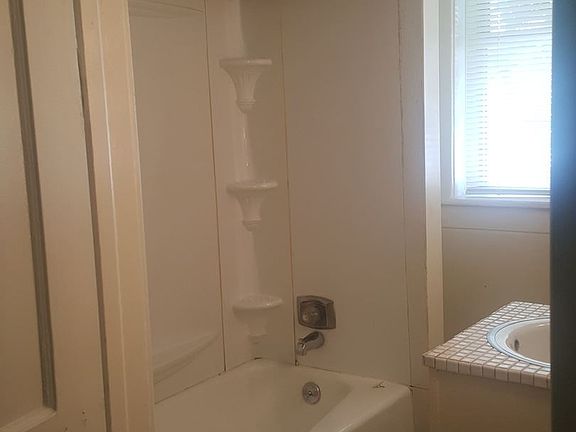 5th image of 410 N Lee St