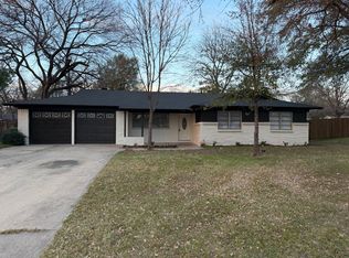 400 Joanna Dr, Hurst, TX 76053