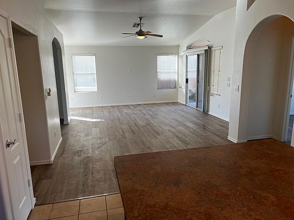 3rd image of 1812 E Siesta Ln