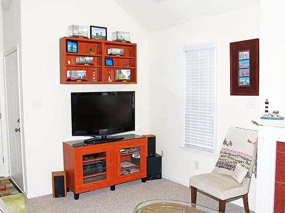2nd image of 1231 Pleasure Ave Uppr #