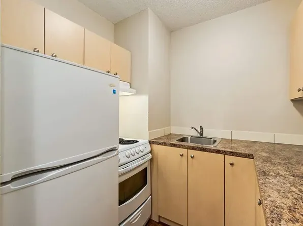 Greenbrook Apartments, 11 Greenbrook Dr E, Brooks, AB T1R 0S8