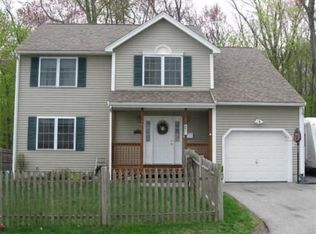 83 17th St, Lowell, MA 01850
