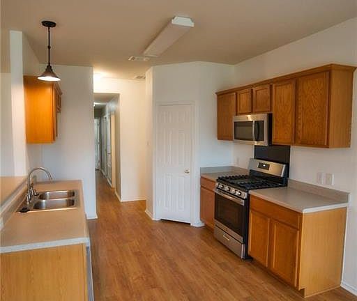 4th image of 1016 Burgess Dr