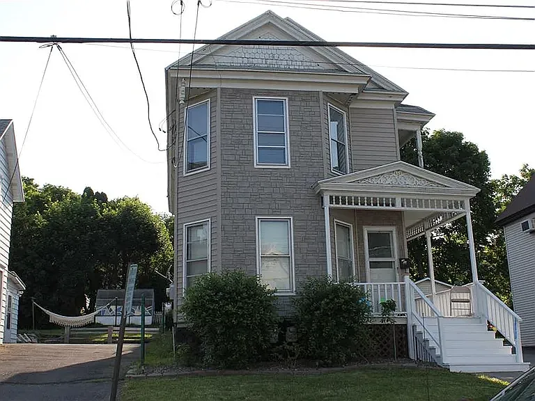 3 bed, 900 sqft, $1,375 — Photo 2