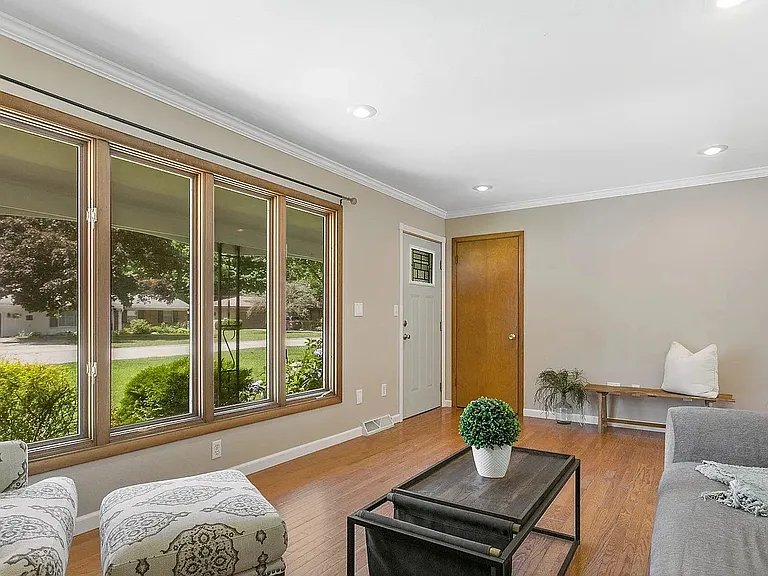 285 Westmont Ave — Photo 5