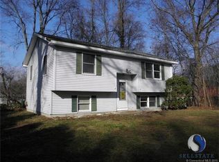 29 Walas Rd, Moosup, CT 06354