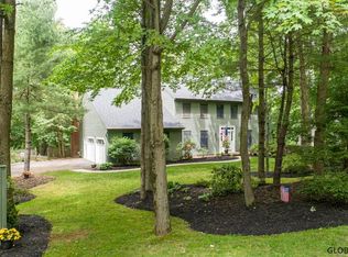 11 Sandalwood Dr, Clifton Park, NY 12065