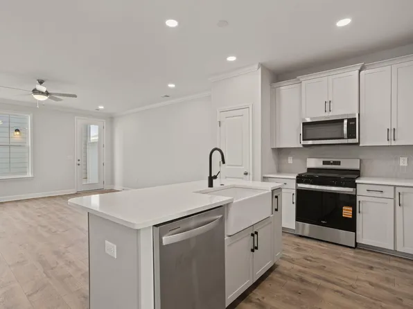 232 Lake Greenwood Blvd, Greenwood, SC 29649