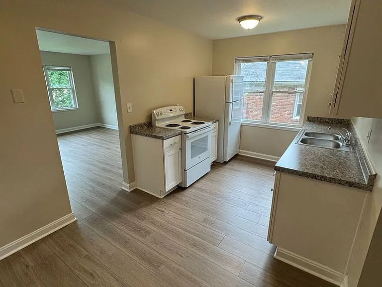 2711 Brownsboro Rd — Photo 4