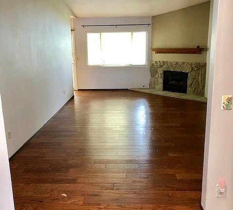 4th image of 728 Joseph Ct