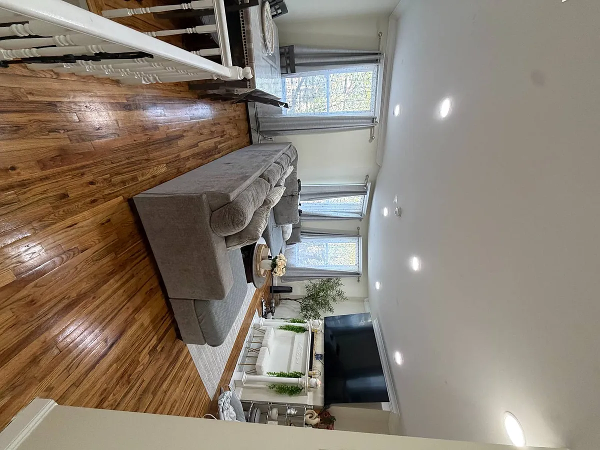 Building Photo - 1141 Beach Ave #1
