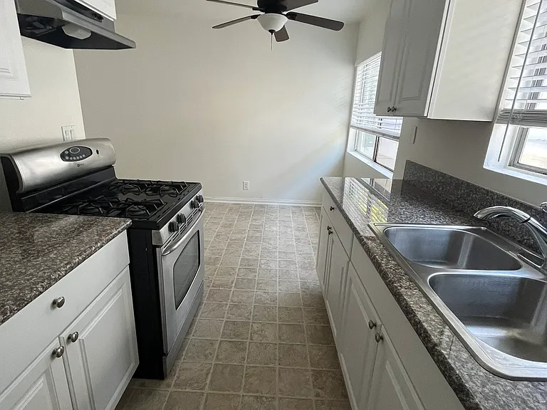4520 Colbath Ave #9 — Photo 8