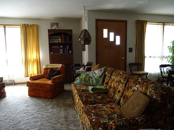 3rd image of 233 Burbank Ave