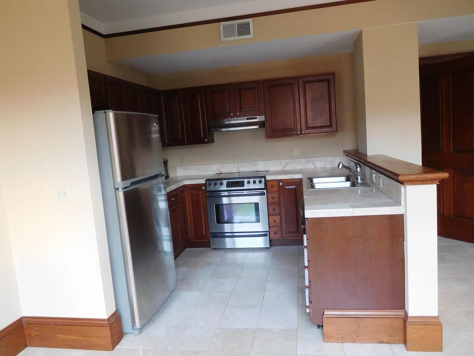 1 bed, 881 sqft, $1,400 — Photo 4