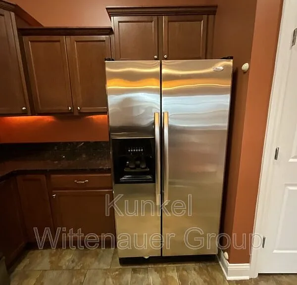 409 W Washington St #C — Photo 7