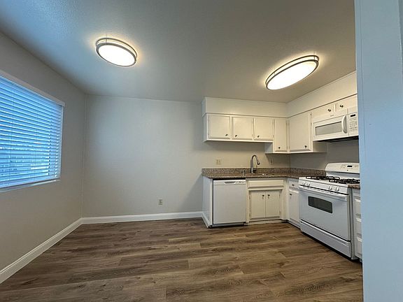 3rd image of 5971 Lake Crest Way APT 21