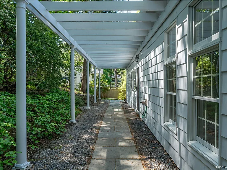 105 Douglas Rd — Photo 7