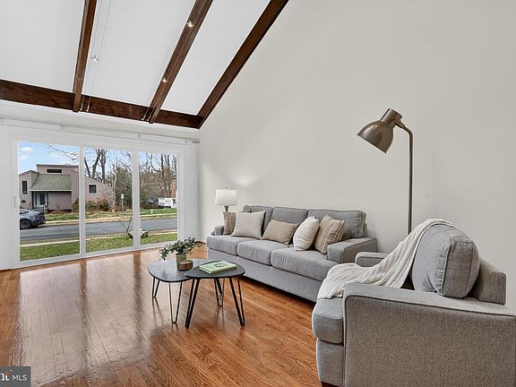 3rd image of 9329 Raintree Rd