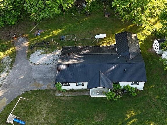 2nd image of 1831 Fishtrap Rd